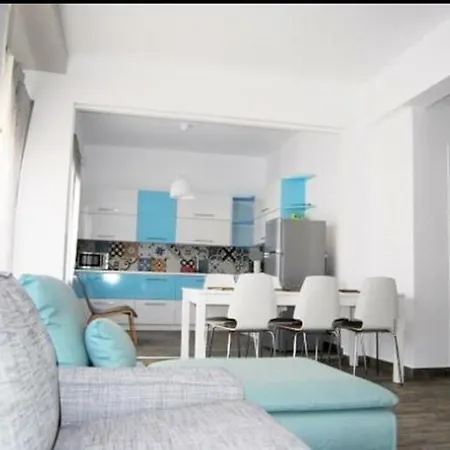 On The Beach. Walking Distance From Amenities Appartement