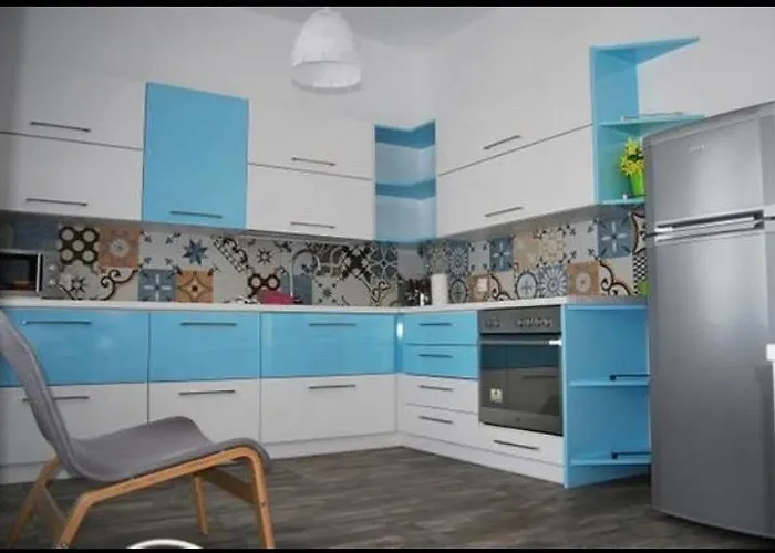 On The Beach. Walking Distance From Amenities Corinto